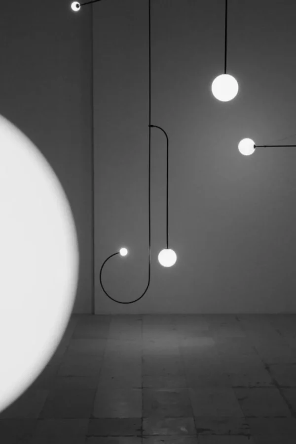 Tom Dixon Deckenleuchten-Michael Anastassiades Mobile Chandelier 11, schwarz patiniertes Messing