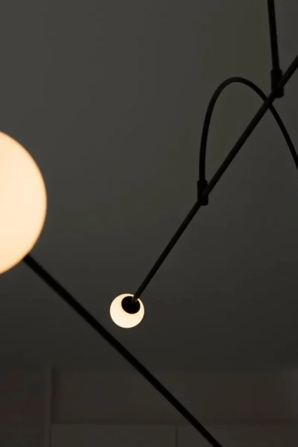 Michael Anastassiades Deckenleuchten-Mobile Chandelier 13, schwarz patiniertes Messing