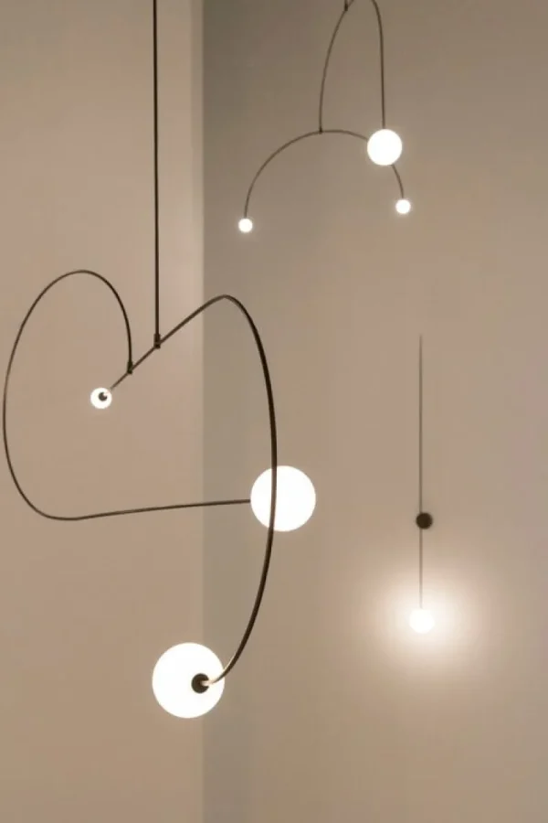 Michael Anastassiades Deckenleuchten-Mobile Chandelier 13, schwarz patiniertes Messing