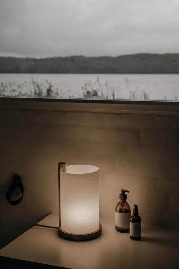 HAY Tischlampen-Motarasu Enso Tischleuchte, weiß - Eiche