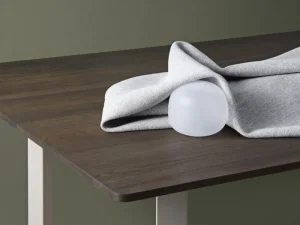 HAY Tische-Muuto 70/70 Tisch, 170 x 85 cm, Eiche massiv geräuchert – Grau