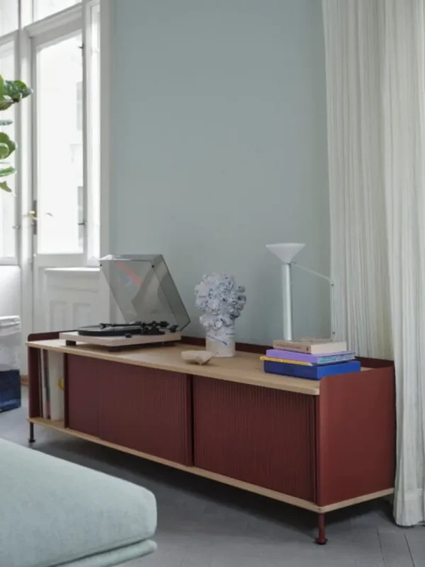 Audo Copenhagen Aufbewahrungsmöbel-Muuto Enfold Sideboard, 186 cm, niedrig, Eiche - Tiefrot