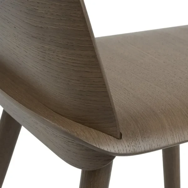 Vitra Sitzgelegenheiten-Muuto Nerd Stuhl, Dunkelbraun gebeizt