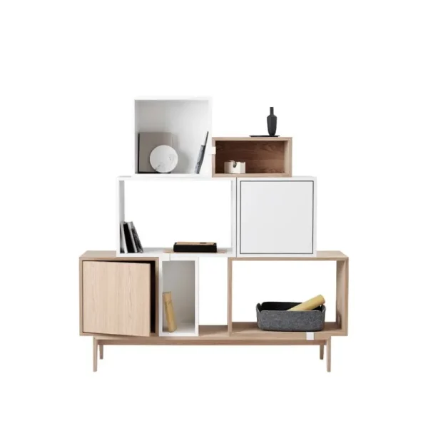 Muuto Regale | Tische-Regalmodul Stacked mit Tür, mittel, Eiche