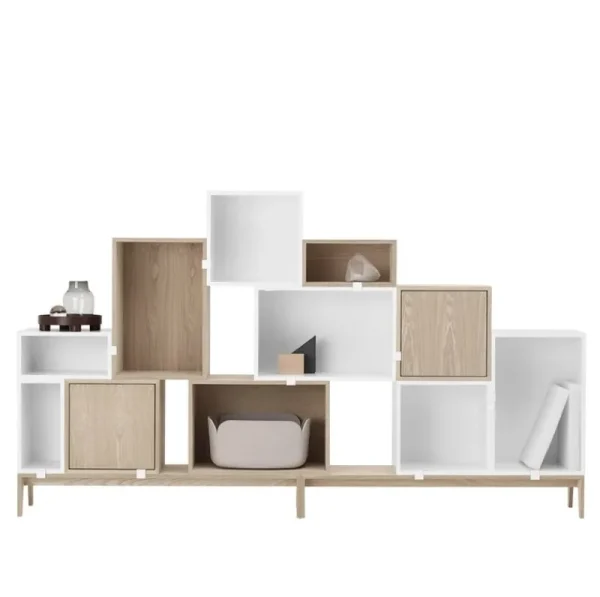 Muuto Regale | Tische-Regalmodul Stacked mit Tür, mittel, Eiche