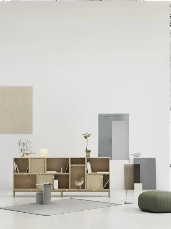 Muuto Regale | Tische-Regalmodul Stacked mit Tür, mittel, Eiche