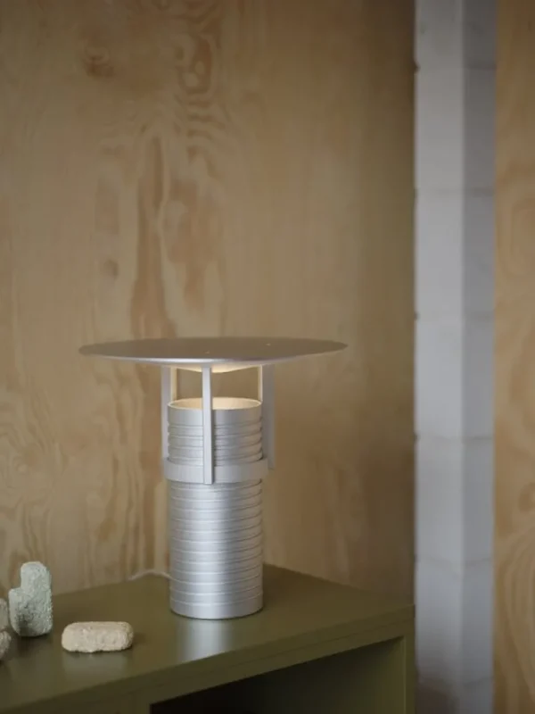 Muuto Regale-Stacked Regalmodul mit Rückwand, mittel, braun grün