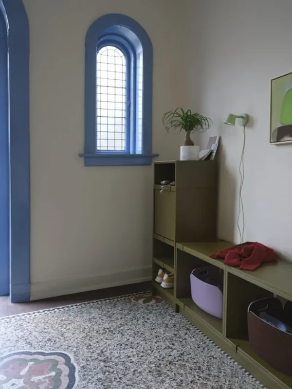 Muuto Regale-Stacked Regalmodul mit Tür, mittel, braun grün