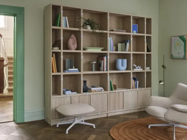 String Furniture Regale-Muuto Stacked Regalmodul mit Tür, mittel, Eiche