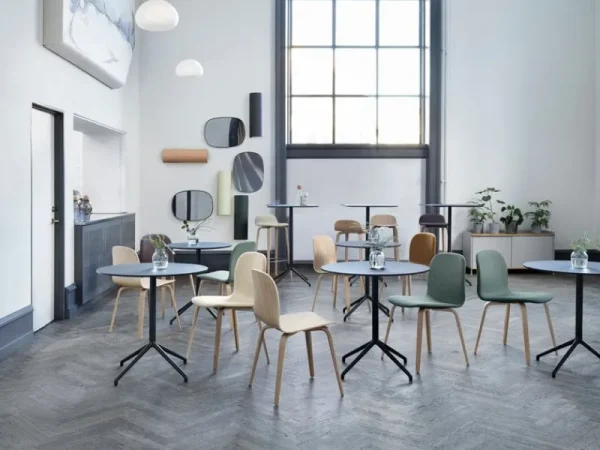 Muuto Tische-Still Cafe Stehtisch, 75 x 65 cm, H. 105 cm, schwarz