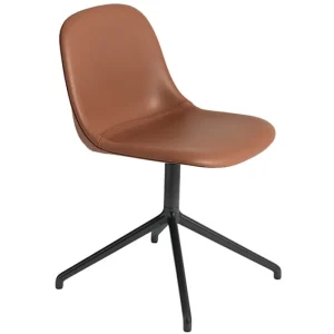 Muuto Bürostühle | Sitzgelegenheiten^Stuhl Fiber, Drehfuß, Cognacbraunes Leder – schwarz