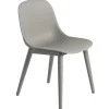 Artek Sitzgelegenheiten-Muuto Stuhl Fiber, Holzfuß, grau