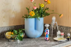 Vitra Vasen-Muuto Vase Kink, hellblau