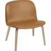 Warm Nordic Sitzgelegenheiten-Muuto Visu Loungesessel, Eiche – cognacbraunes Leder