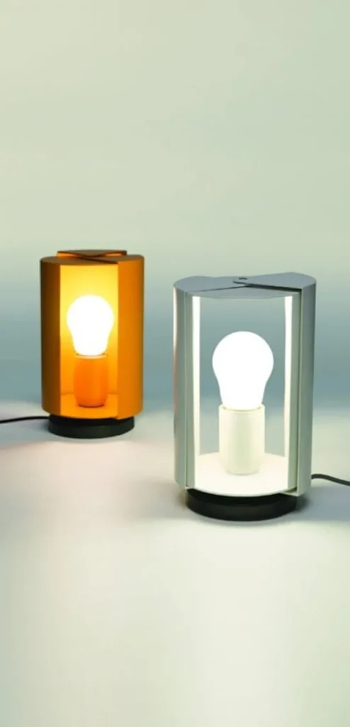 Vitra Tischlampen-Nemo Lighting Tischleuchte Pivotante à Poser, gelb