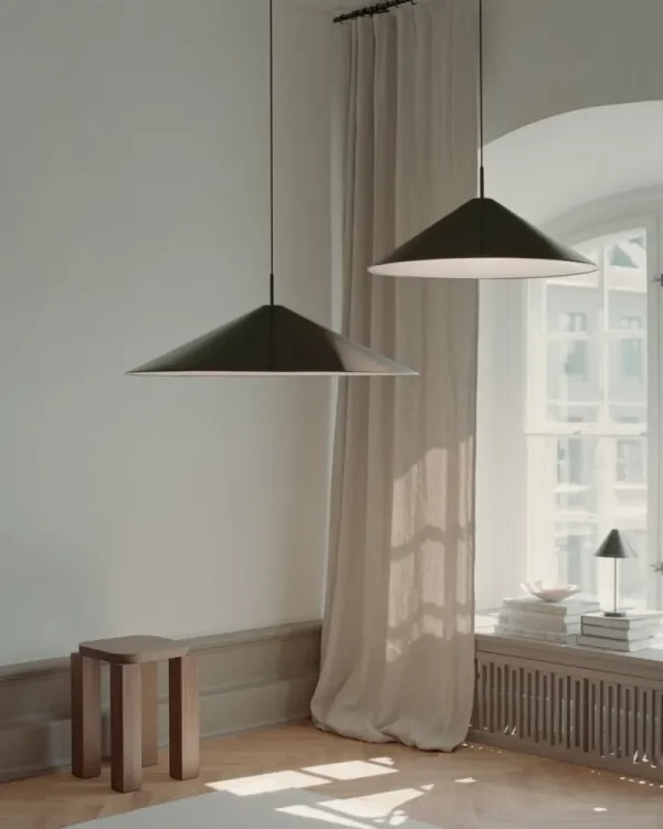 Muuto Deckenleuchten-New Works Brolly Pendelleuchte, 70 cm, schwarz, eloxiert