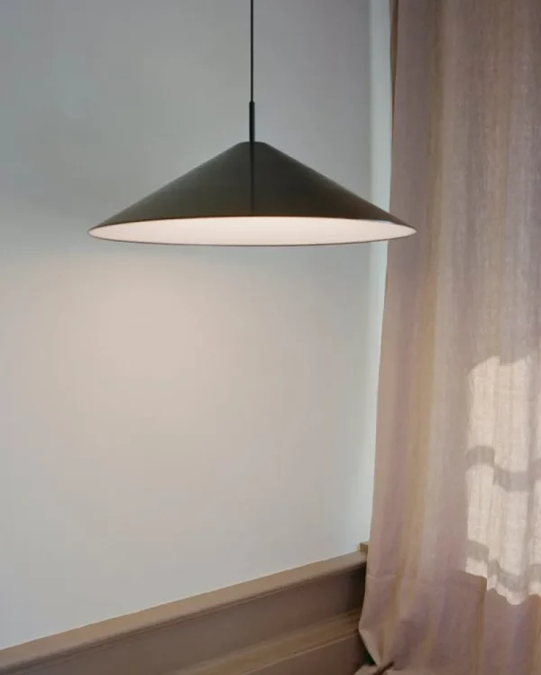 Muuto Deckenleuchten-New Works Brolly Pendelleuchte, 70 cm, schwarz, eloxiert