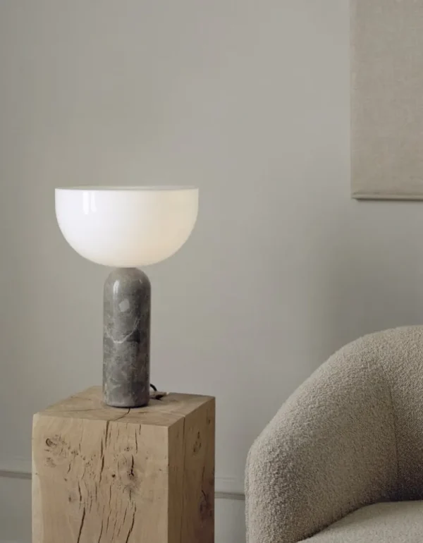 GUBI Tischlampen-New Works Kizu Tischleuchte, groß, Gris du Marais Marmor