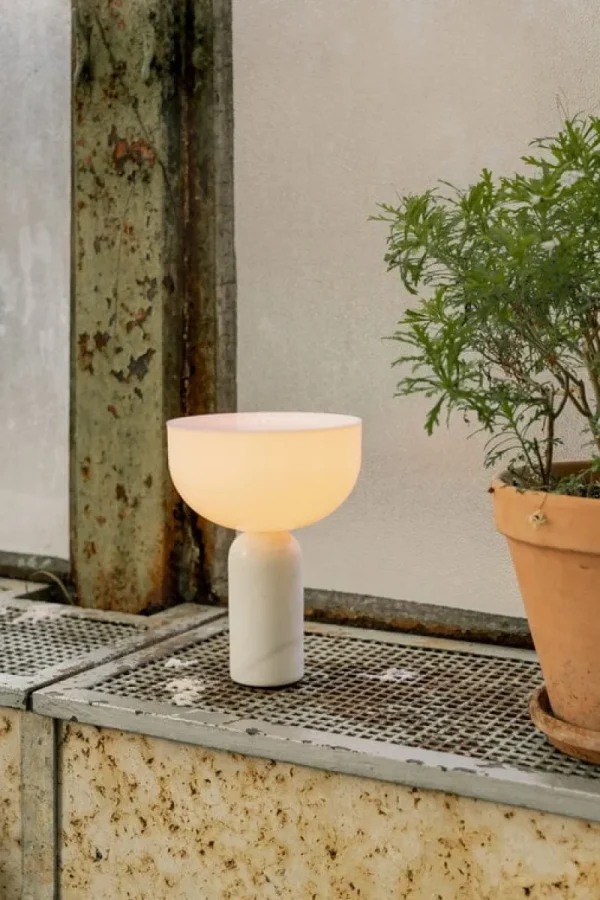 New Works Tragbare Lampen-Kizu Tischleuchte, tragbar, weißer Marmor