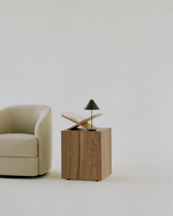 Muuto Tische-New Works Mass Beistelltisch, Walnussholz
