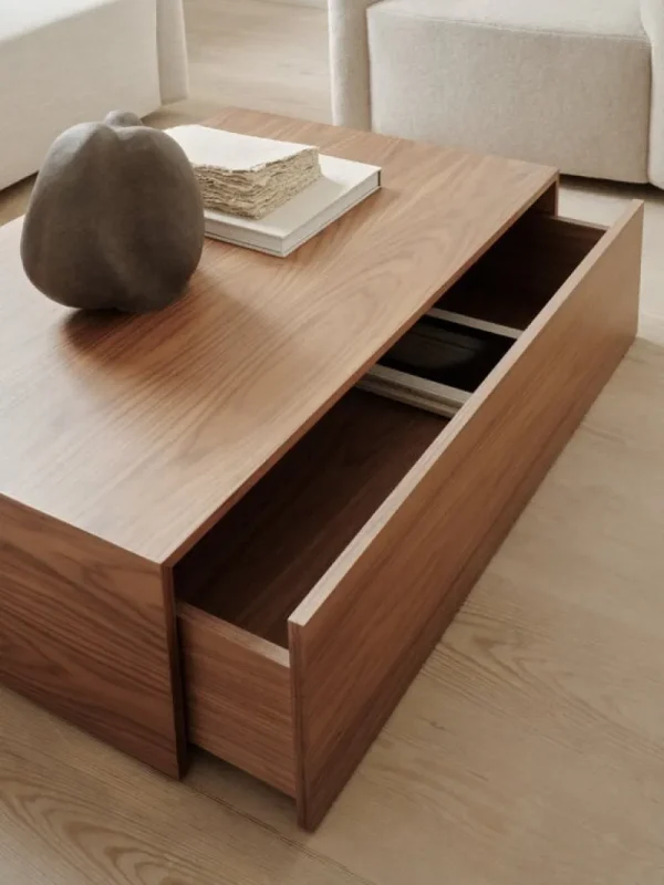 Muuto Tische-New Works Mass High Couchtisch mit Schublade, Nussbaum