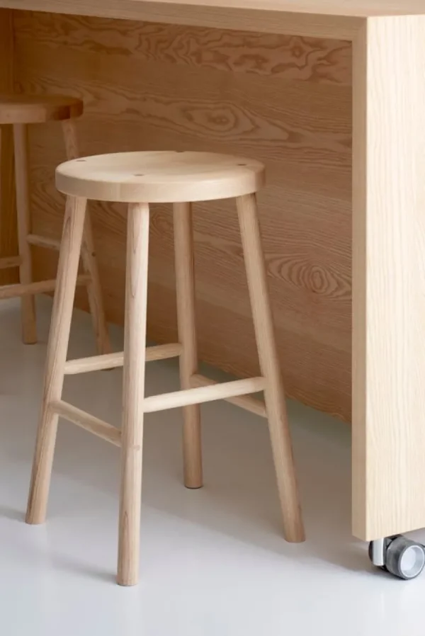 Muuto Sitzgelegenheiten-Nikari Storia Hocker 75 cm