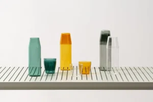 Nine Karaffen Und Krüge^Milchkanne, grau