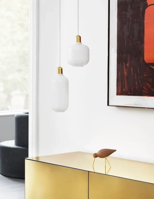 Louis Poulsen Deckenleuchten-Normann Copenhagen Amp Leuchte, klein, Weiß - Messing