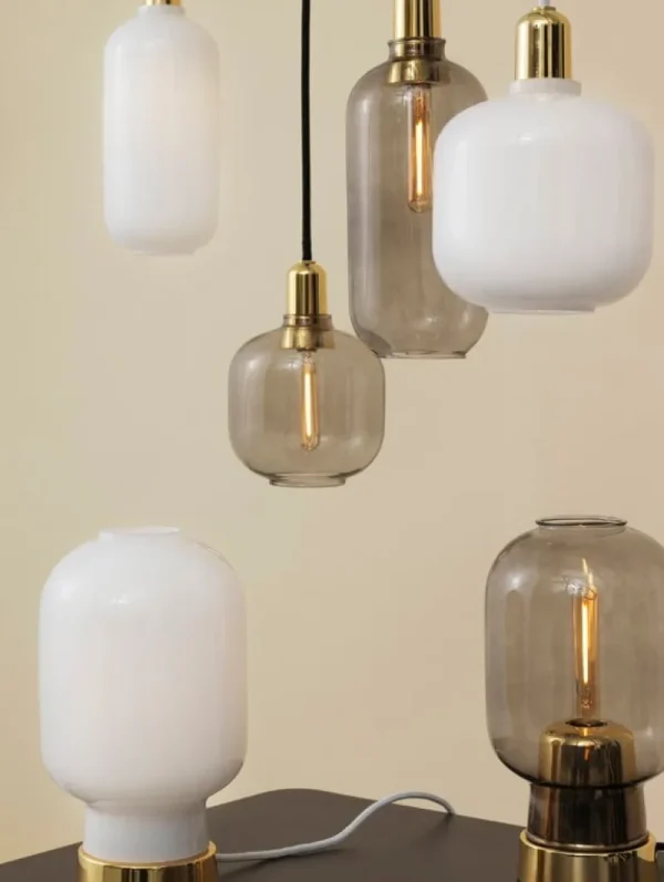 Louis Poulsen Deckenleuchten-Normann Copenhagen Amp Leuchte, klein, Weiß - Messing