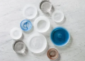 Normann Copenhagen Geschirr^Cosmic Glasteller, 27 cm, Blau