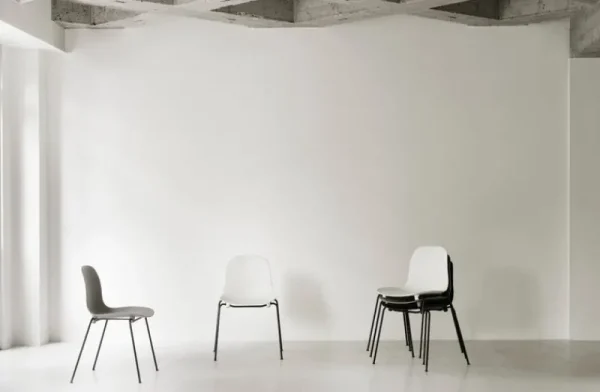 Normann Copenhagen Sitzgelegenheiten-Form Stuhl, stapelbar, Stahl schwarz - Grau