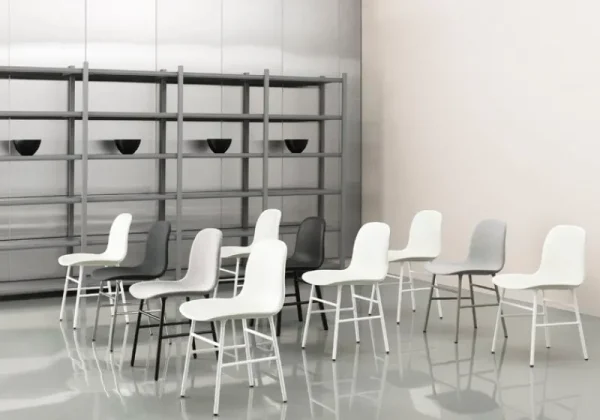 Swedese Sitzgelegenheiten-Normann Copenhagen Form Stuhl, schwarzer Stahl - Synergy 16