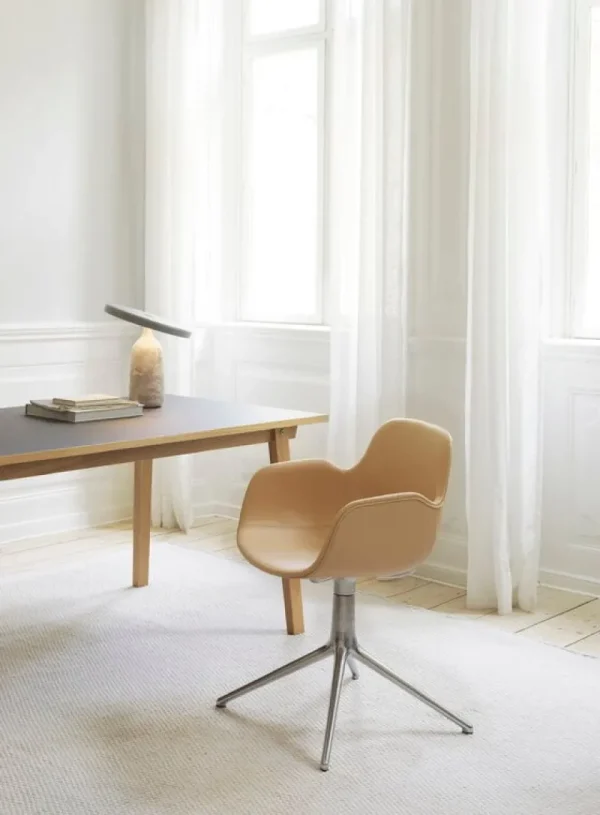 Normann Copenhagen Bürostühle | Sitzgelegenheiten^Form Swivel 4L Armlehnstuhl, Aluminium - Main Line Flax 20