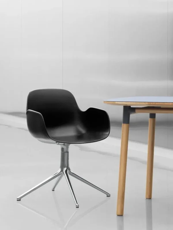 Normann Copenhagen Bürostühle | Sitzgelegenheiten^Form Swivel 4L Armlehnstuhl, Aluminium - Main Line Flax 20