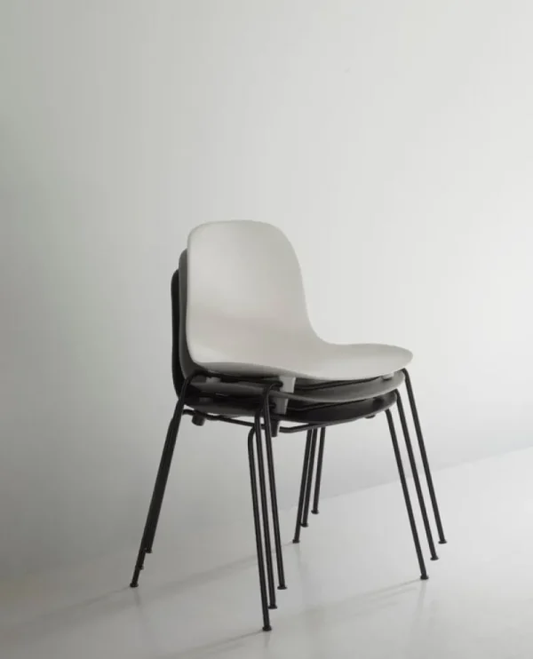 Normann Copenhagen Sitzgelegenheiten-Form Stuhl, stapelbar, Stahl schwarz - Grau