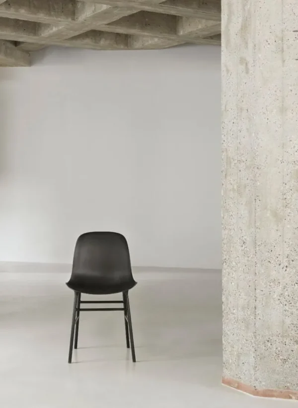 Swedese Sitzgelegenheiten-Normann Copenhagen Form Stuhl, schwarzer Stahl - Synergy 16