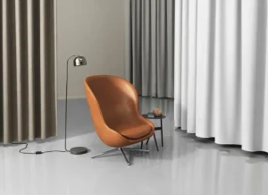 New Works Sitzgelegenheiten-Normann Copenhagen Hyg Loungesessel, hoch, drehbar, Aluminium - brandyfarbenes Lede