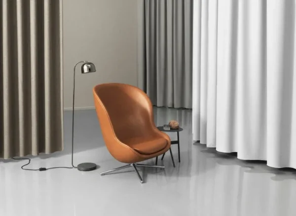 New Works Sitzgelegenheiten-Normann Copenhagen Hyg Loungesessel, hoch, drehbar, Aluminium - brandyfarbenes Lede