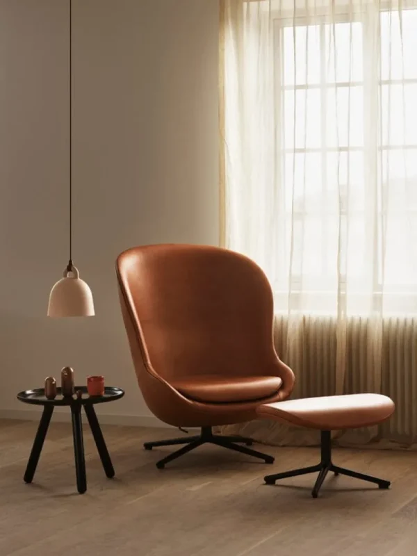 Normann Copenhagen Sitzgelegenheiten-Hyg Loungesessel, hoch, drehbar, Schwarz - brandyfarbenes Leder