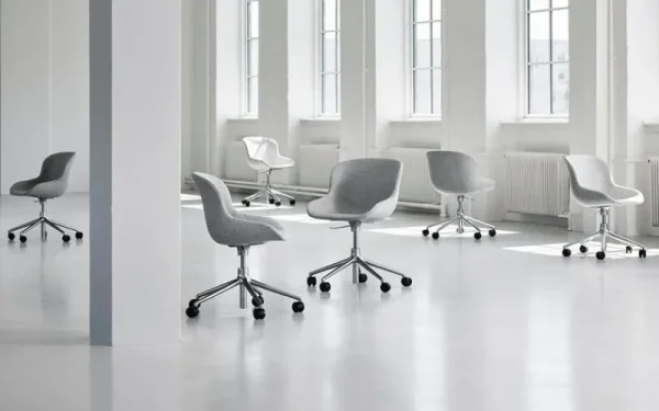 Normann Copenhagen Sitzgelegenheiten-Hyg Stuhl mit 5 Rollen, drehbar, Aluminium – Synergy 16
