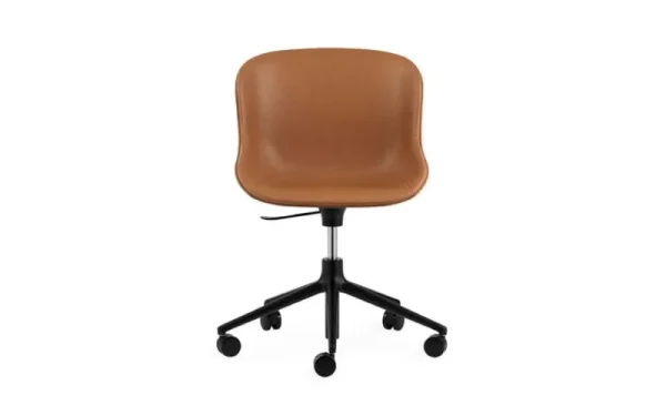 Normann Copenhagen Sitzgelegenheiten-Hyg Stuhl mit 5 Rollen, drehbar, Schwarz – Brandy Leder Ultra