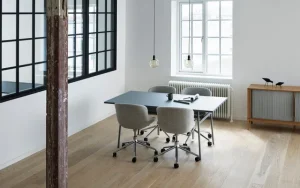 Normann Copenhagen Sitzgelegenheiten-Hyg Stuhl mit 5 Rollen, drehbar, Aluminium – Synergy 16