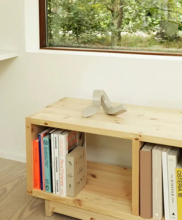 Skultuna Kerzen Und Kerzenhalter-Normann Copenhagen Kerzenhalter Crooked One, warmes grau
