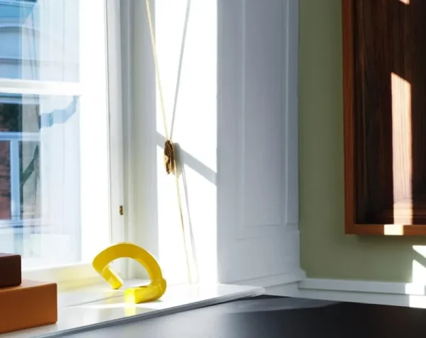 Skultuna Kerzen Und Kerzenhalter-Normann Copenhagen Kerzenhalter Crooked Two, gelb