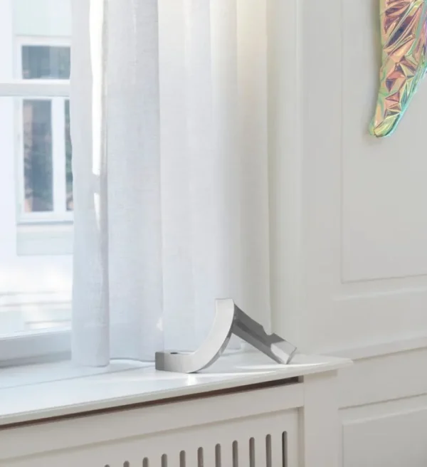 Skultuna Kerzen Und Kerzenhalter-Normann Copenhagen Kerzenhalter Crooked Two, warmes grau