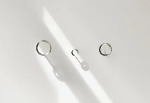 Normann Copenhagen Garderoben Und Kleiderbügel^Loop Haken, mittelgroß, gebürstetes Zink