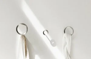 Normann Copenhagen Garderoben Und Kleiderbügel^Loop Haken, mittelgroß, gebürstetes Zink