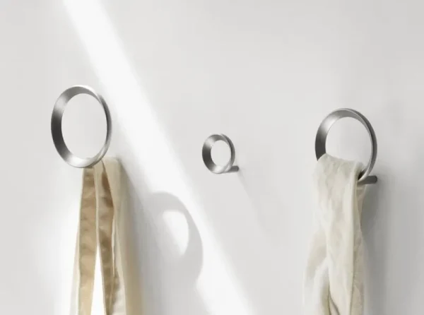 Normann Copenhagen Garderoben Und Kleiderbügel^Loop Haken, mittelgroß, gebürstetes Zink