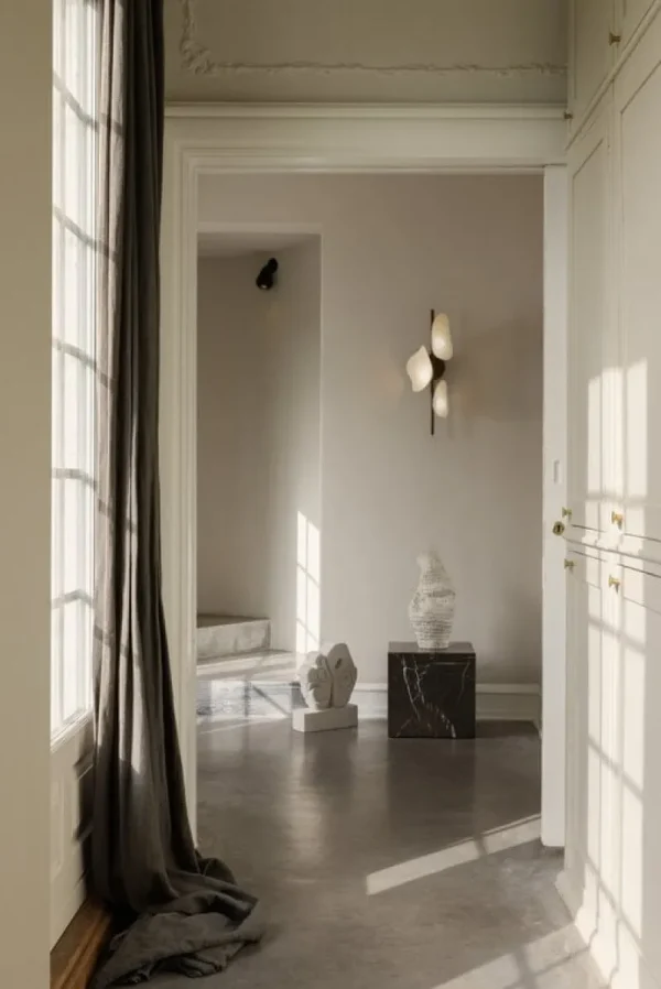 Michael Anastassiades Wandleuchten-Nuura Florii 3 Wandleuchte, dunkles Bronze - weiß