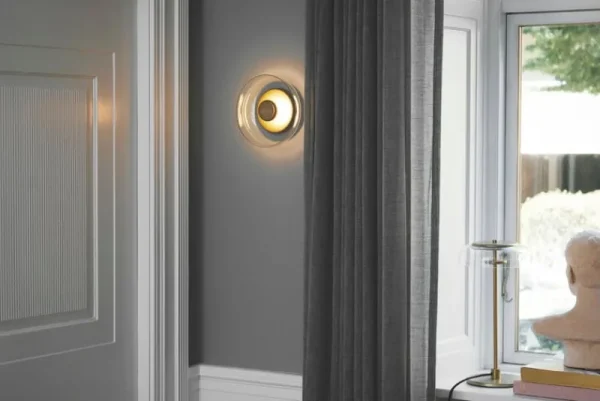Louis Poulsen Tischlampen-Nuura Tischleuchte Blossi, Nordic Gold – klar